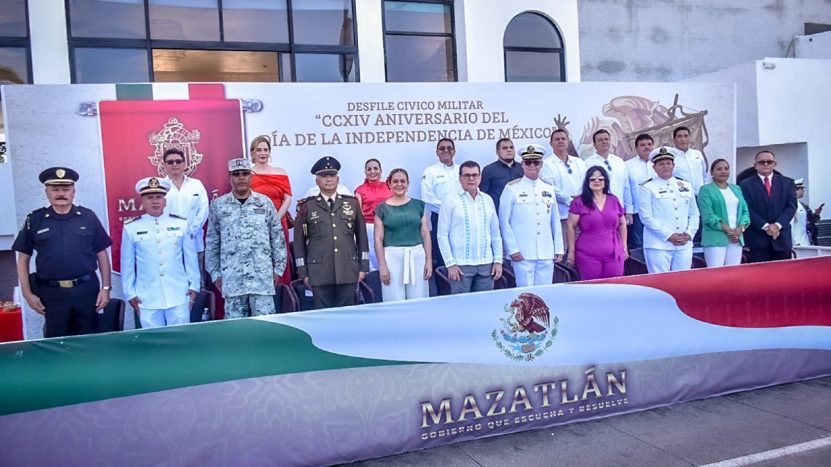 Resuena el sentir patrio en el malecón de Mazatlán con el tradicional desfile cívico militar