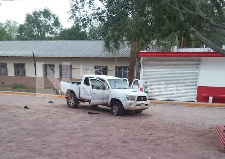“A las 2 de la mañana inició la balacera”; hallan una Tacoma blindada y dos ejecutados en Badiraguato