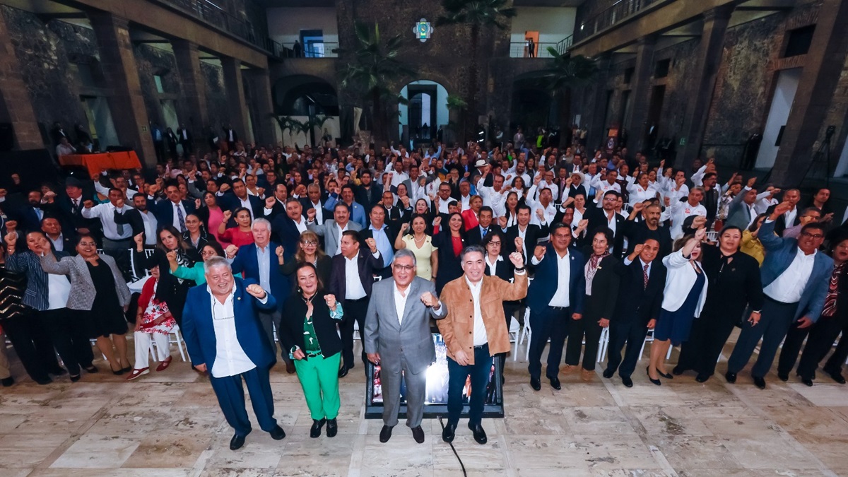 Enrique Inzunza asiste a lanzamiento de campaña ‘Ármate de valor por una cultura de la paz’ del SNTE nacional