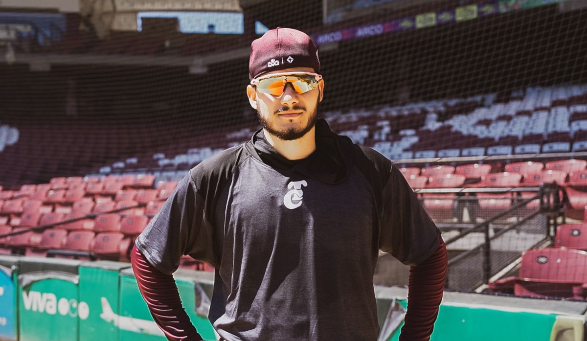 El relevista Francisco Villegas reporta a la pretemporada de los Tomateros de Culiacán