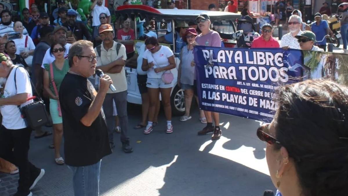 ¡Fuera reja! Así exigieron prestadores turísticos, activistas y mazatlecos acceso libre a playas en Mazatlán