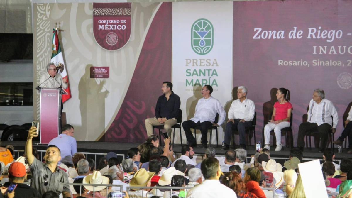 ‘Gracias a su apoyo, hemos estado controlando los brotes de violencia’, le dice Rocha a AMLO y Sheinbaum en visita a Sinaloa