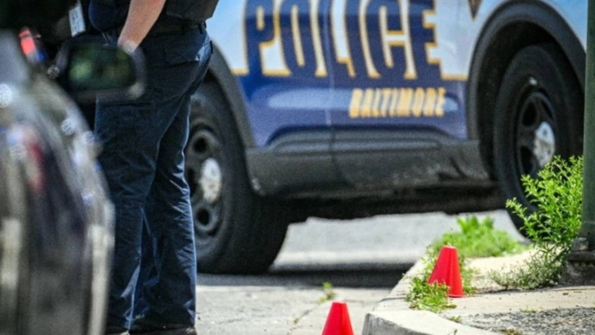 Hombre arroja gasolina y prende fuego a dos mujeres en Estados Unidos