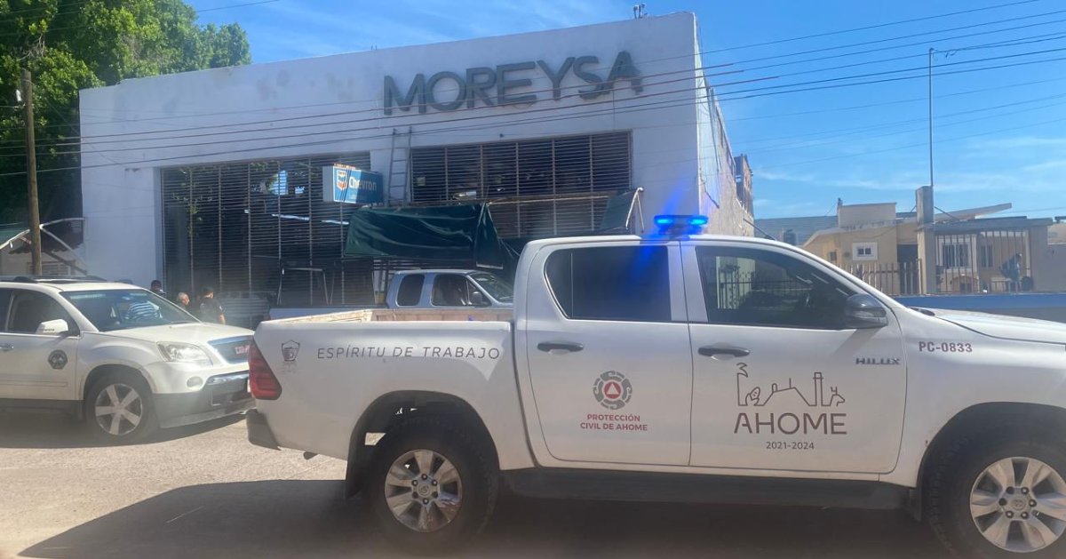 Hombre resulta electrocutado cuando pintaba en las alturas de un taller en Los Mochis