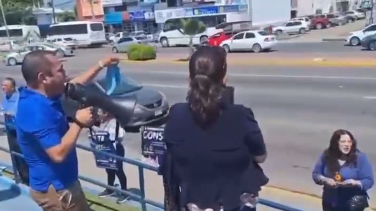 Inician diputadas jornada de promoción de consulta en la UAS y las reciben con hostigamiento en Mazatlán
