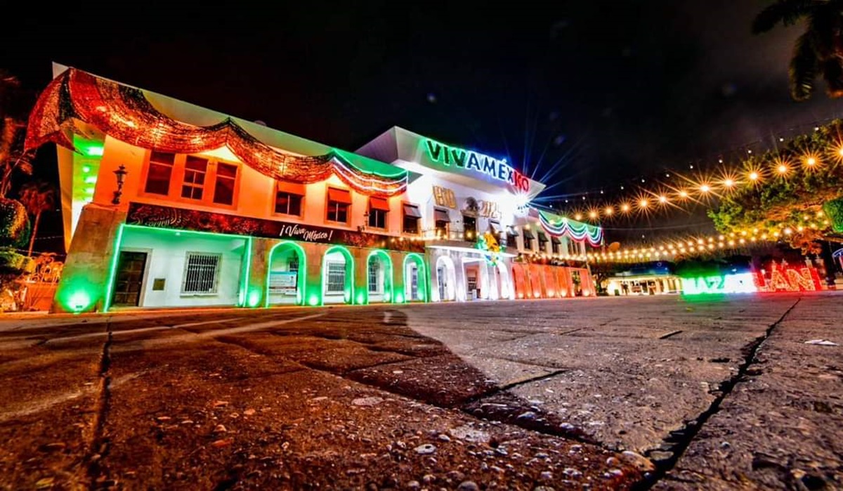 ¡El Palacio Municipal de Mazatlán está listo para las fiestas patrias!