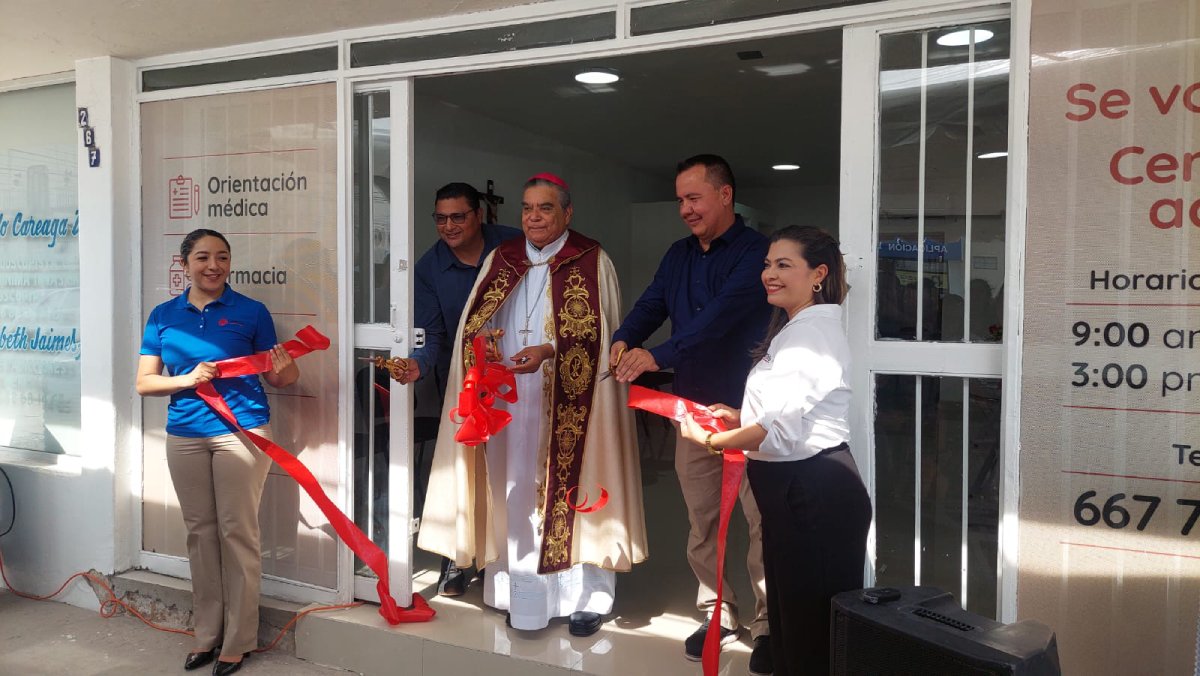 Inaugura obispo Jesús José Herrera Centro de Atención Cáritas Zona Norte en Los Mochis