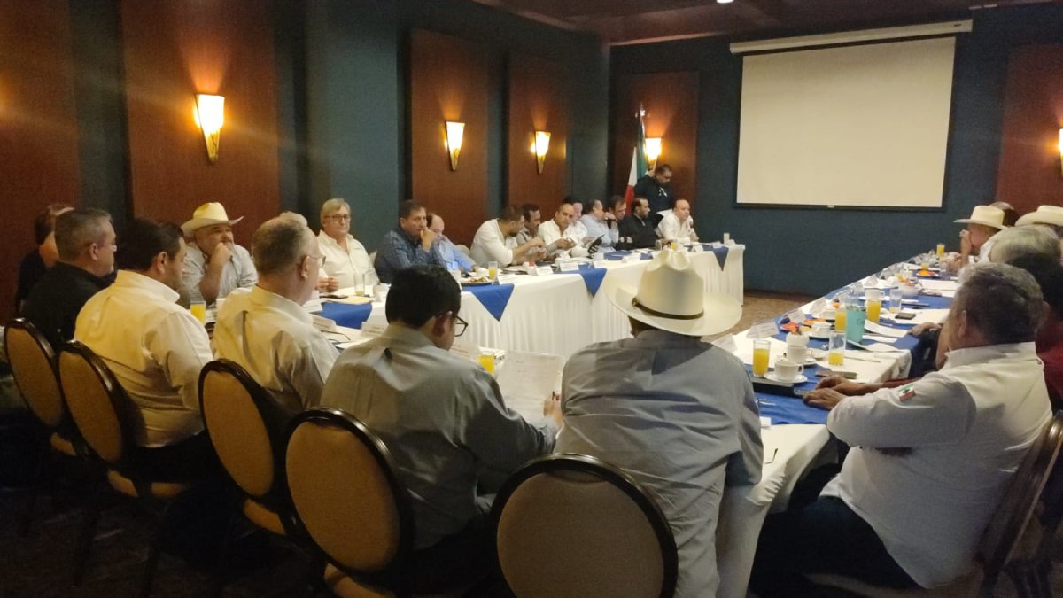Dirigentes de organismos agrícolas de Sinaloa sostienen reunión con Julio Berdegue