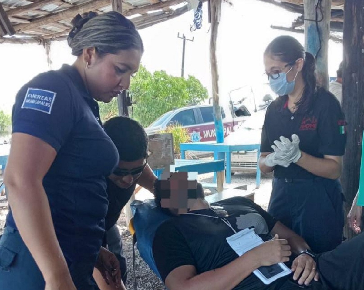 Kayakista sufre insolación en las playas de El Maviri, cuerpos de auxilio lo rescatan