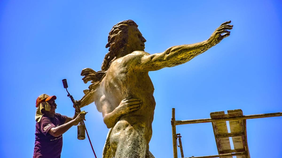 Le regresan su brillo y esplendor de bronce al Monumento a la ‘Continuidad de la Vida’ en Mazatlán