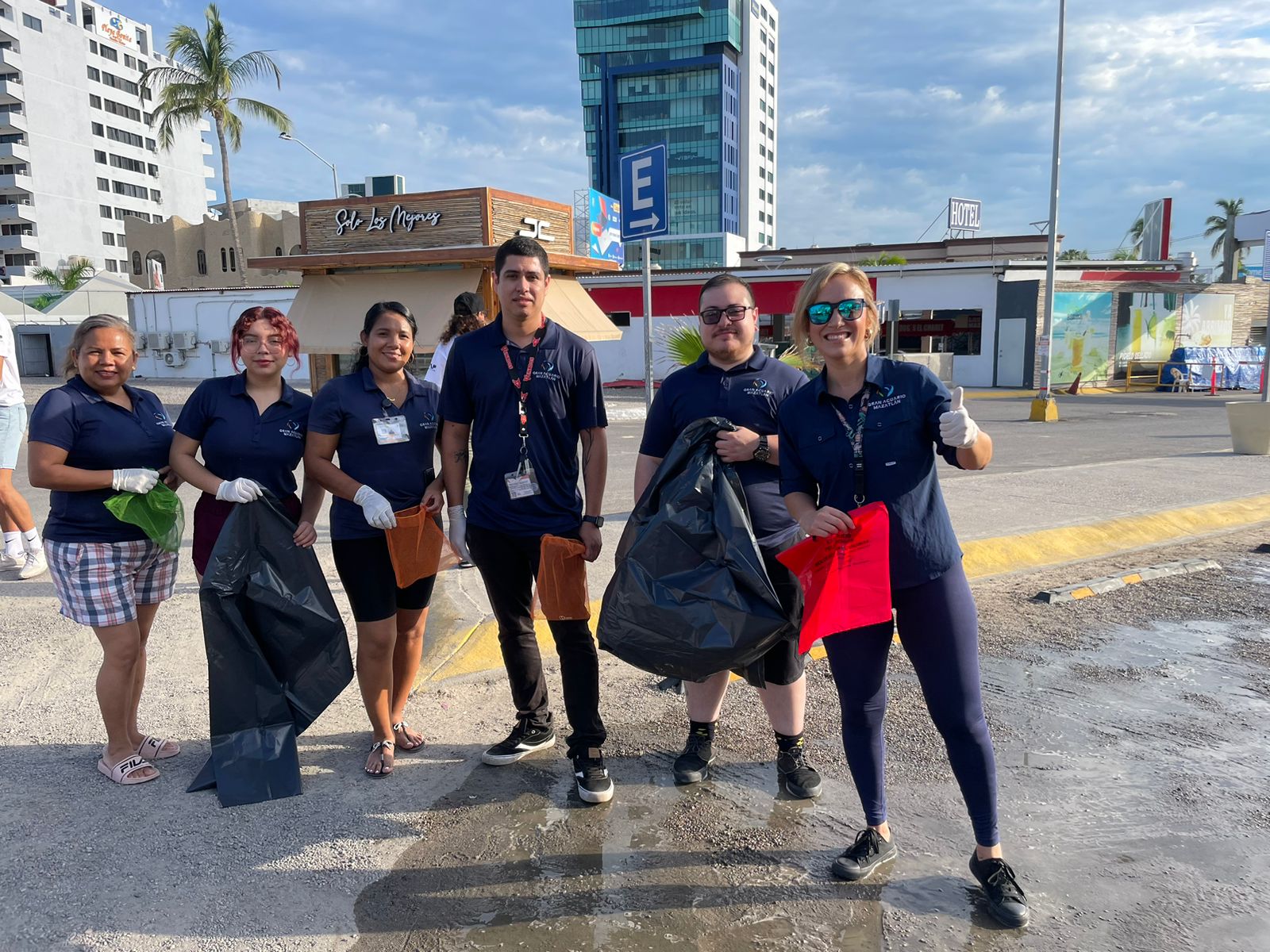 Porque mantener las playas en Mazatlán es tarea de todos, Gran Acuario se suma a jornada de limpieza