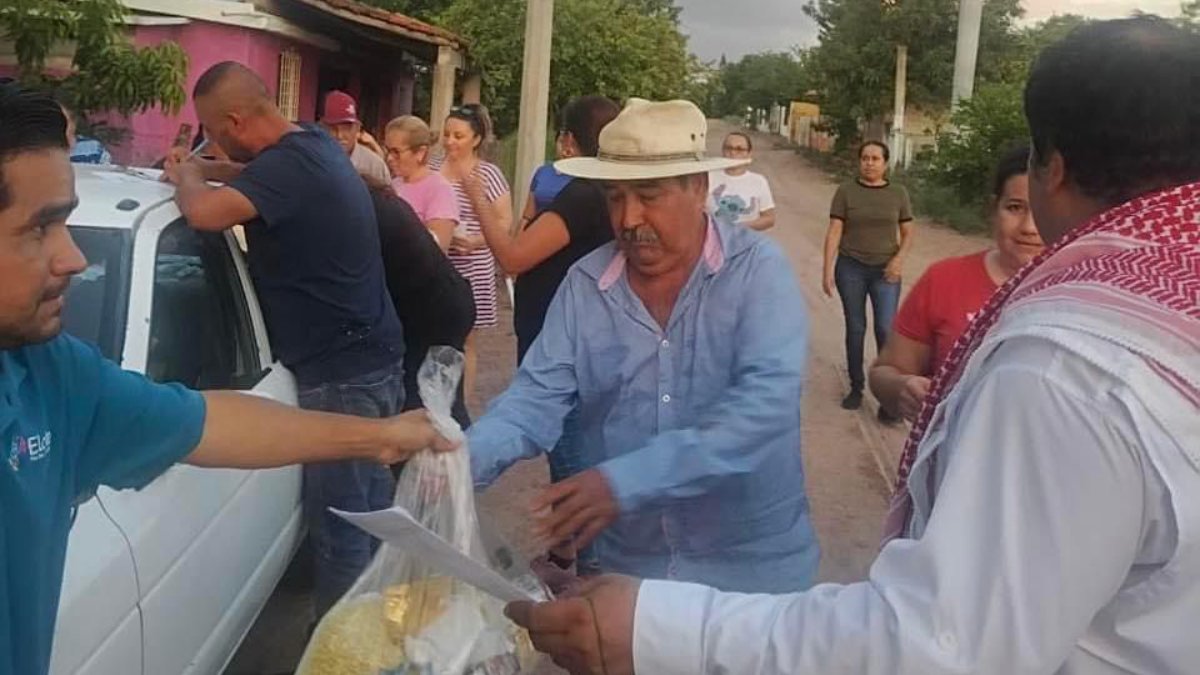 Llega a elotenses la ayuda, también entregan despensas entre comunidades que tenían escasez de víveres
