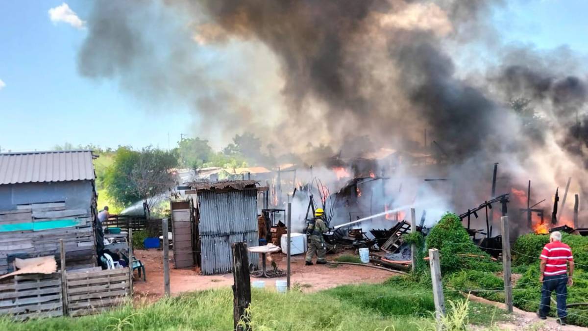 “Lo perdimos todo nos quedamos con el puro terreno”: Vecinos afectados del incendio en la invasión Marcelo Loya de Los Mochis