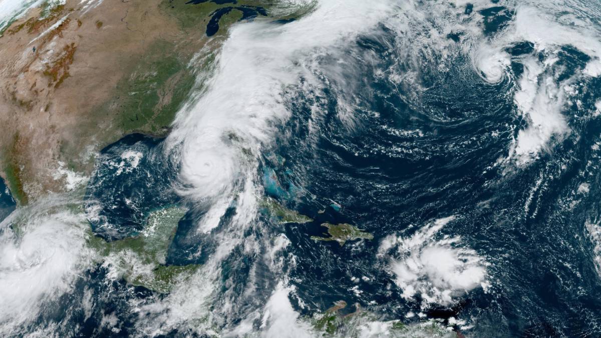Huracán Helene sube a categoría 4 y causa inundaciones y apagones en Florida