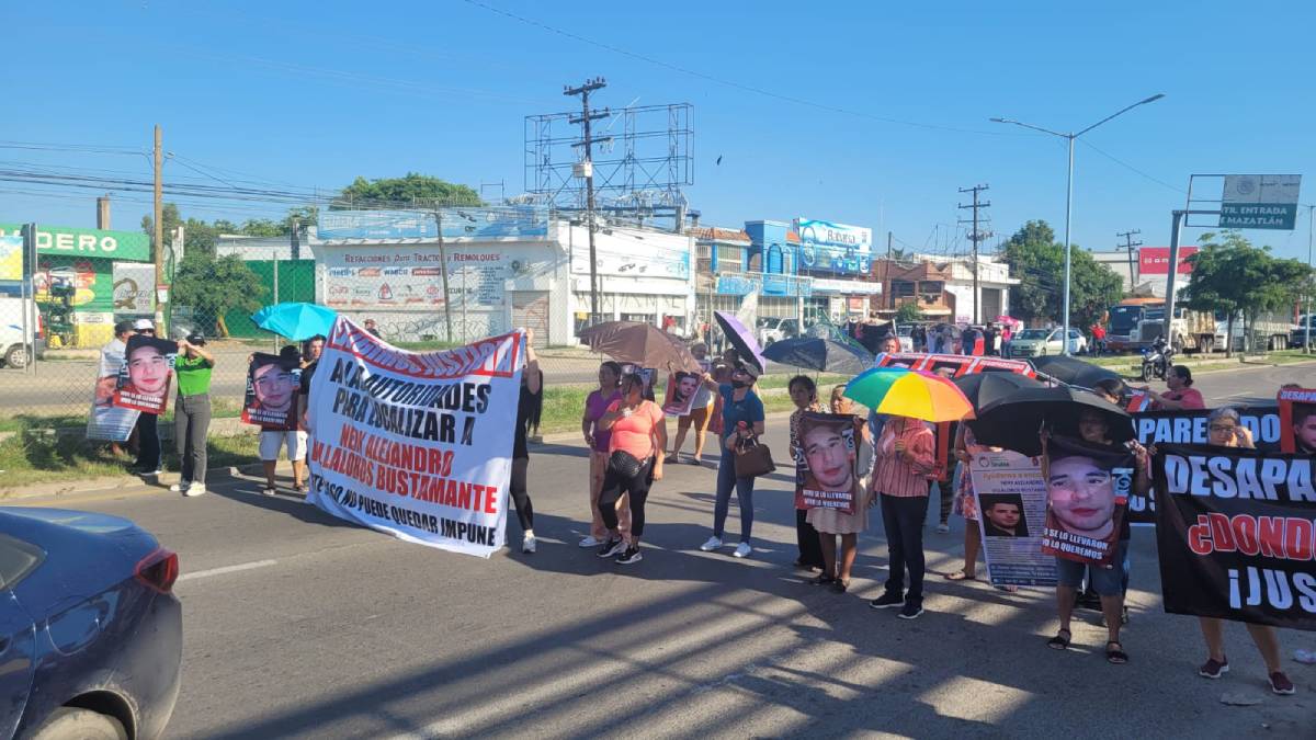 Marchan por la desaparición de Nery y Alejandro en Mazatlán, exigen a las autoridades su búsqueda hasta dar con ellos
