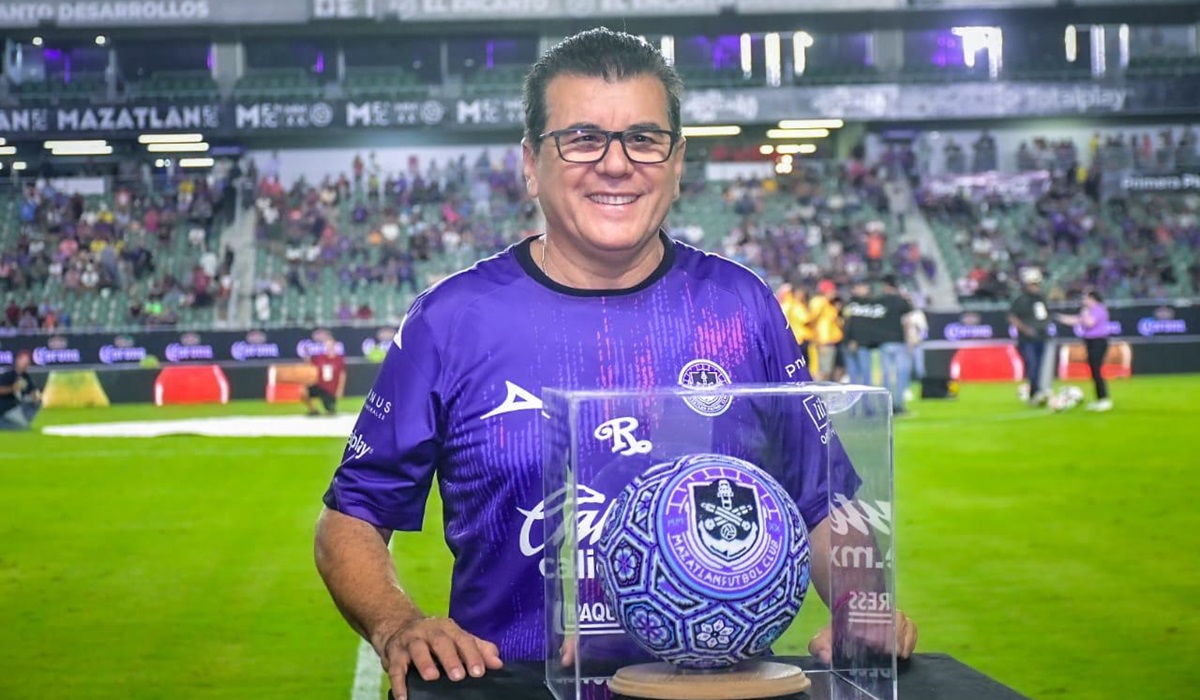 Reconoce Mazatlán FC al alcalde, Édgar González Zatarain por su compromiso con el deporte