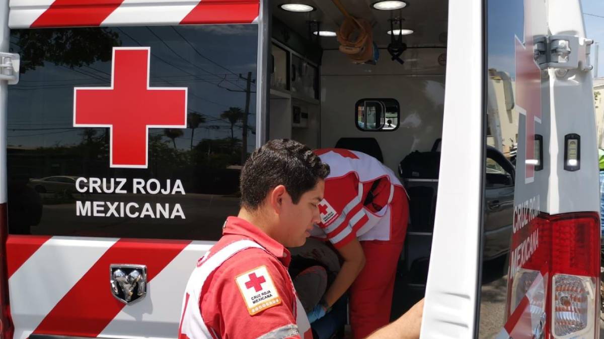 Motociclista ingresa al Hospital General luego de sufrir un accidente en el sector Centro de Los Mochis