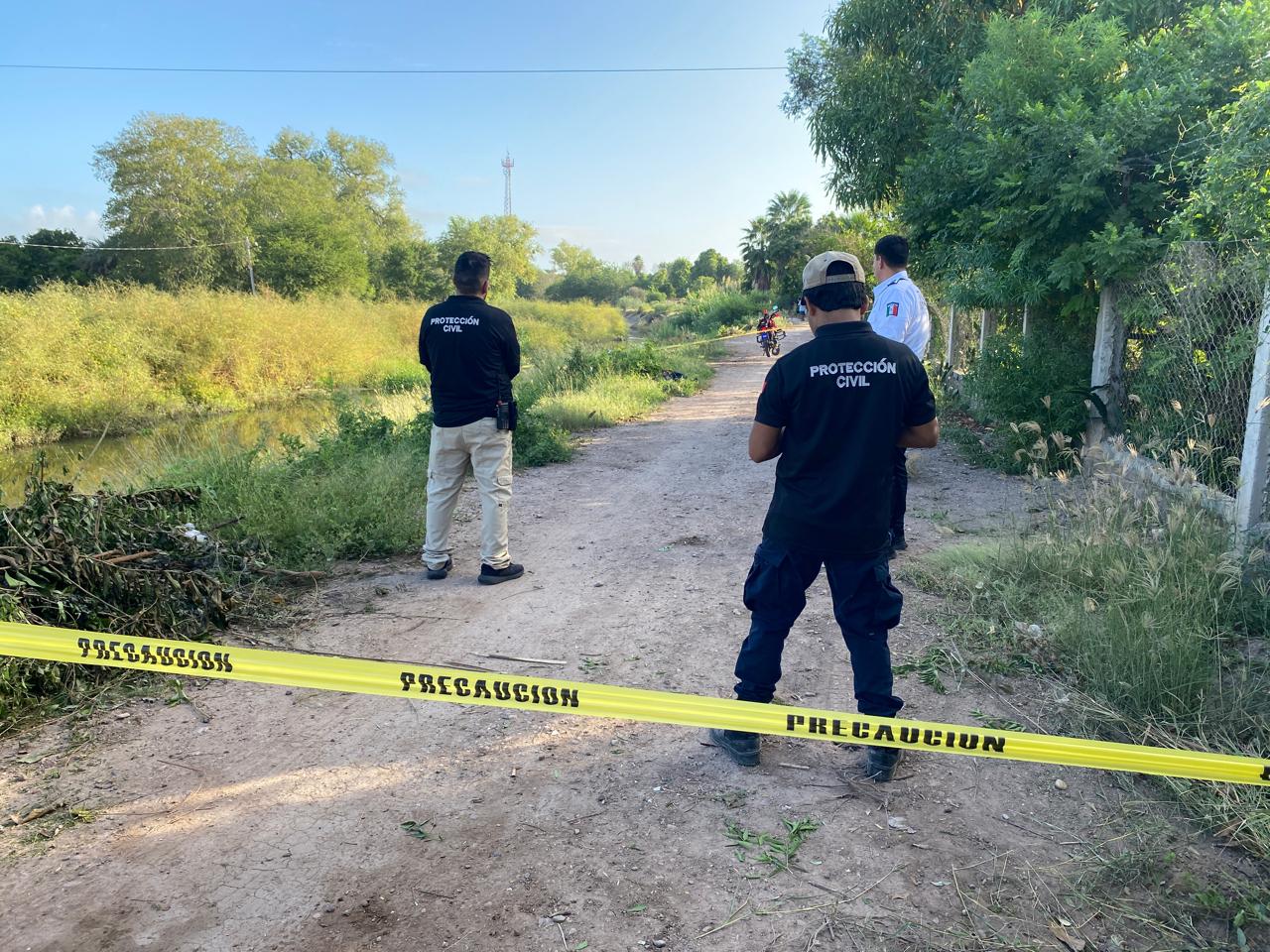Motociclista pierde la vida tras caer en un canal del Pochotal, El Fuerte