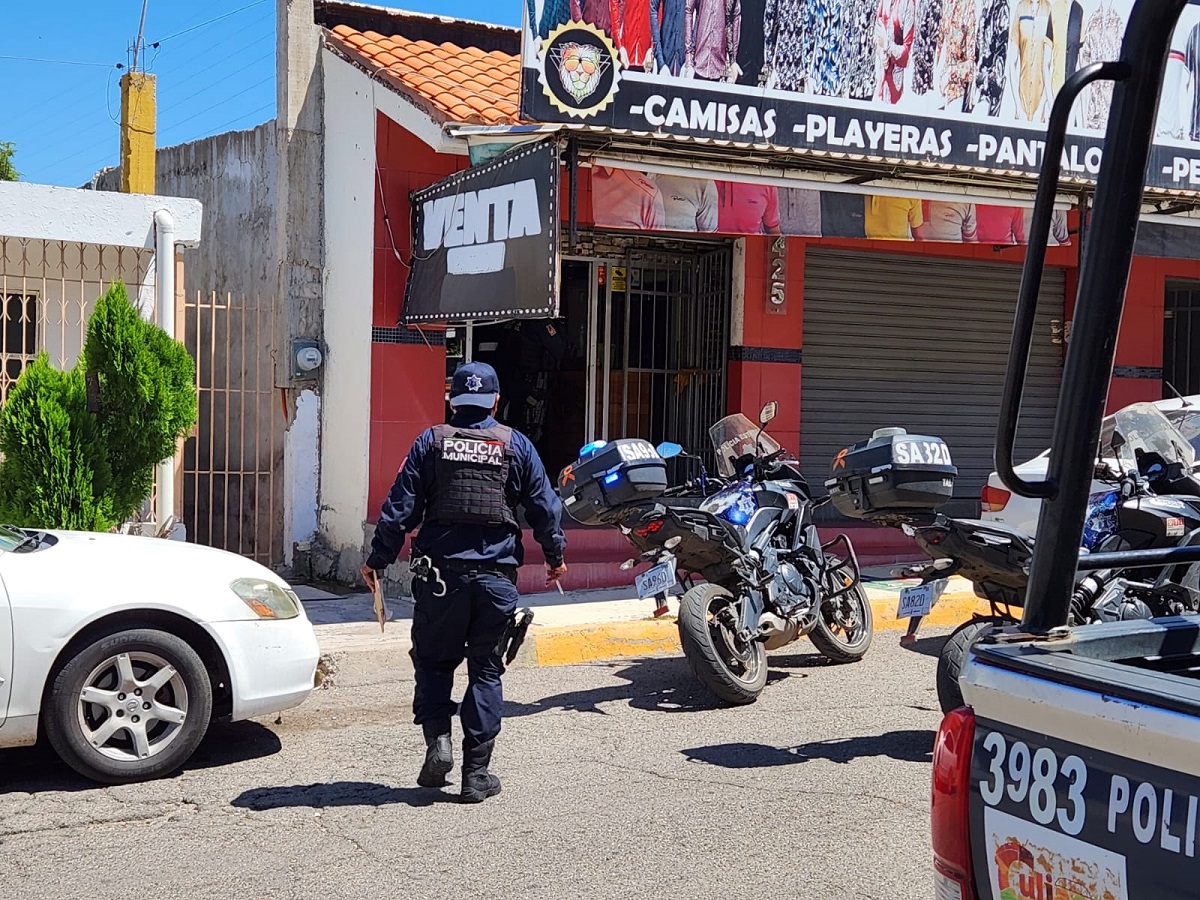 Mujer es baleada tras intento de asalto en una tienda de ropa en Culiacán