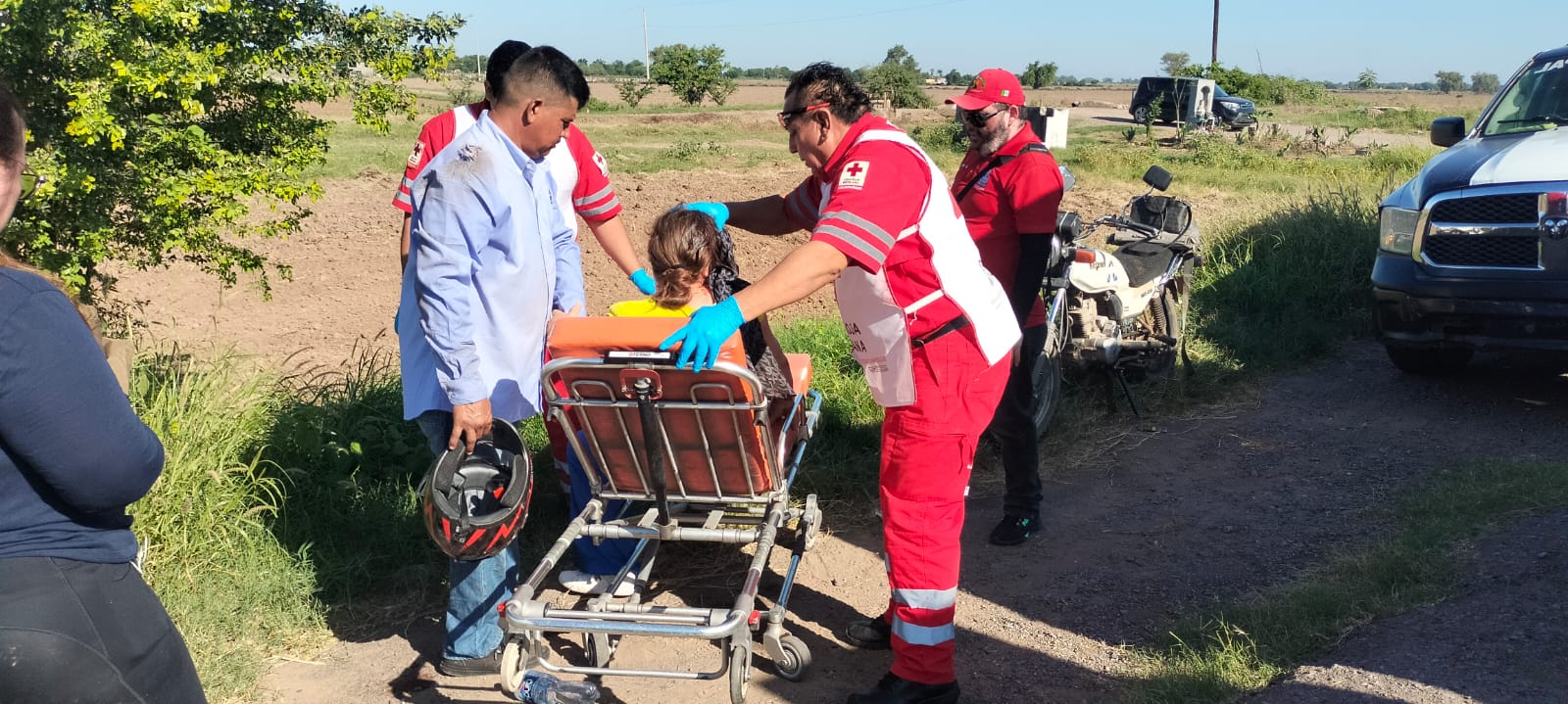 Mujer se lesiona al derrapar la moto en que viajaba de acompañante en Guasave