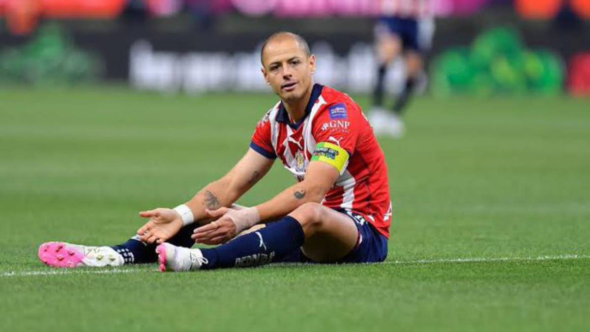 ¡No puede ser! “Chicharito” vuelve a lesionarse la pierna izquierda y es baja para el juego ante Cruz Azul