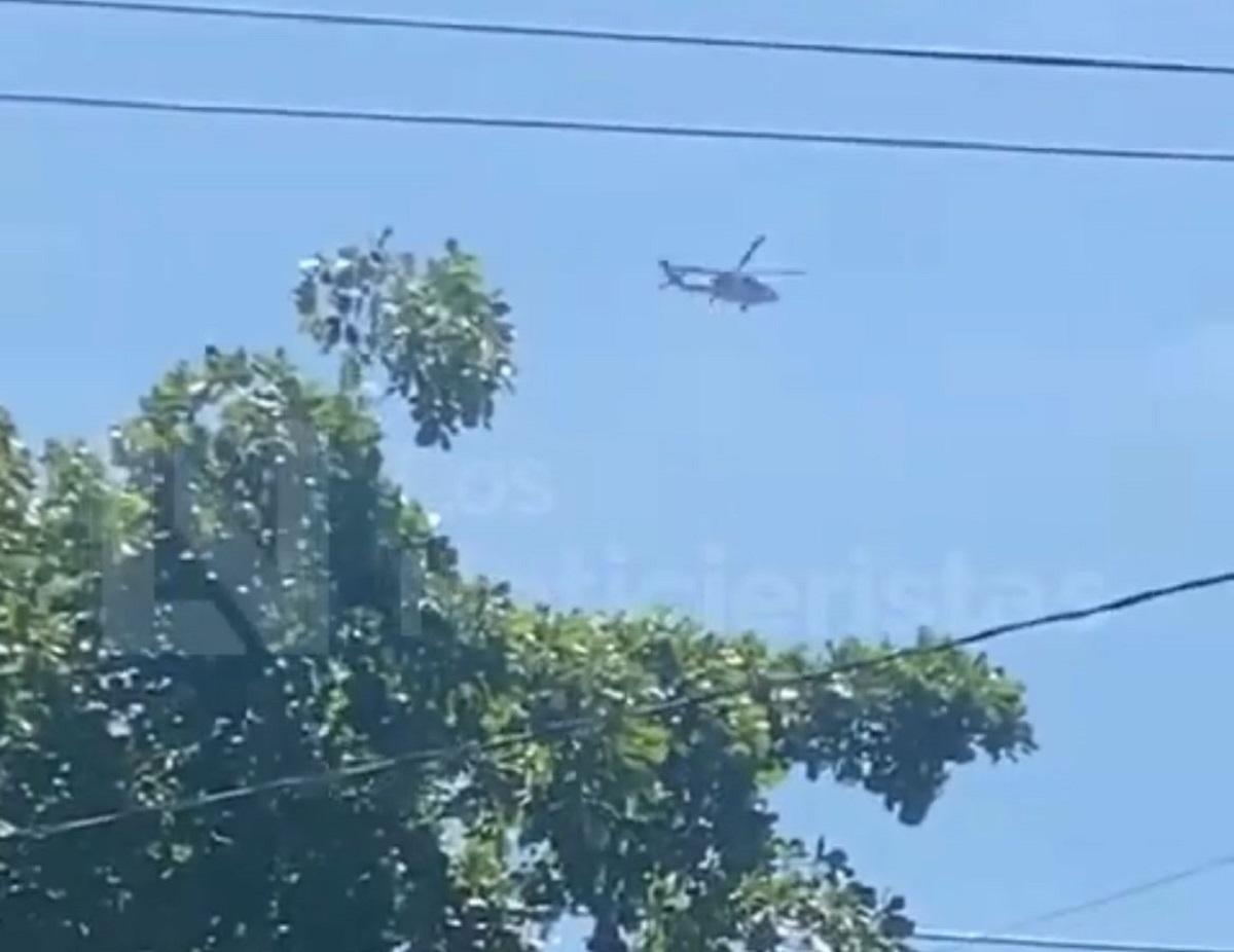 (VIDEO) Operativo por aire en helicóptero de las Fuerzas Armadas por colonias de Culiacán