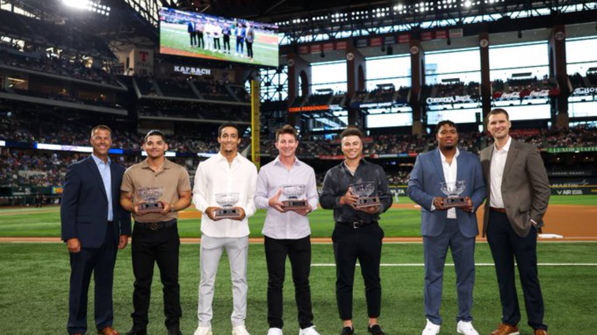 ¡Orgullo ahomense! Alejandro Osuna recibe premio como el mejor pelotero de las sucursales de los Rangers de Texas