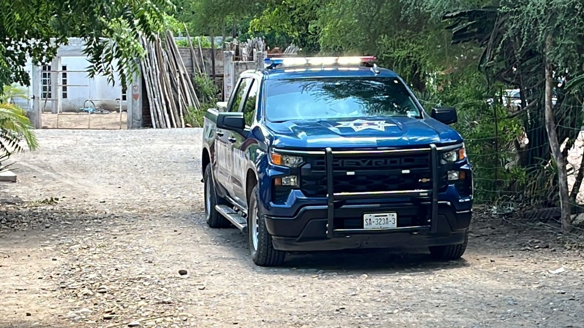 Hombres armados despojan tractor en la sindicatura de La Brecha, Guasave