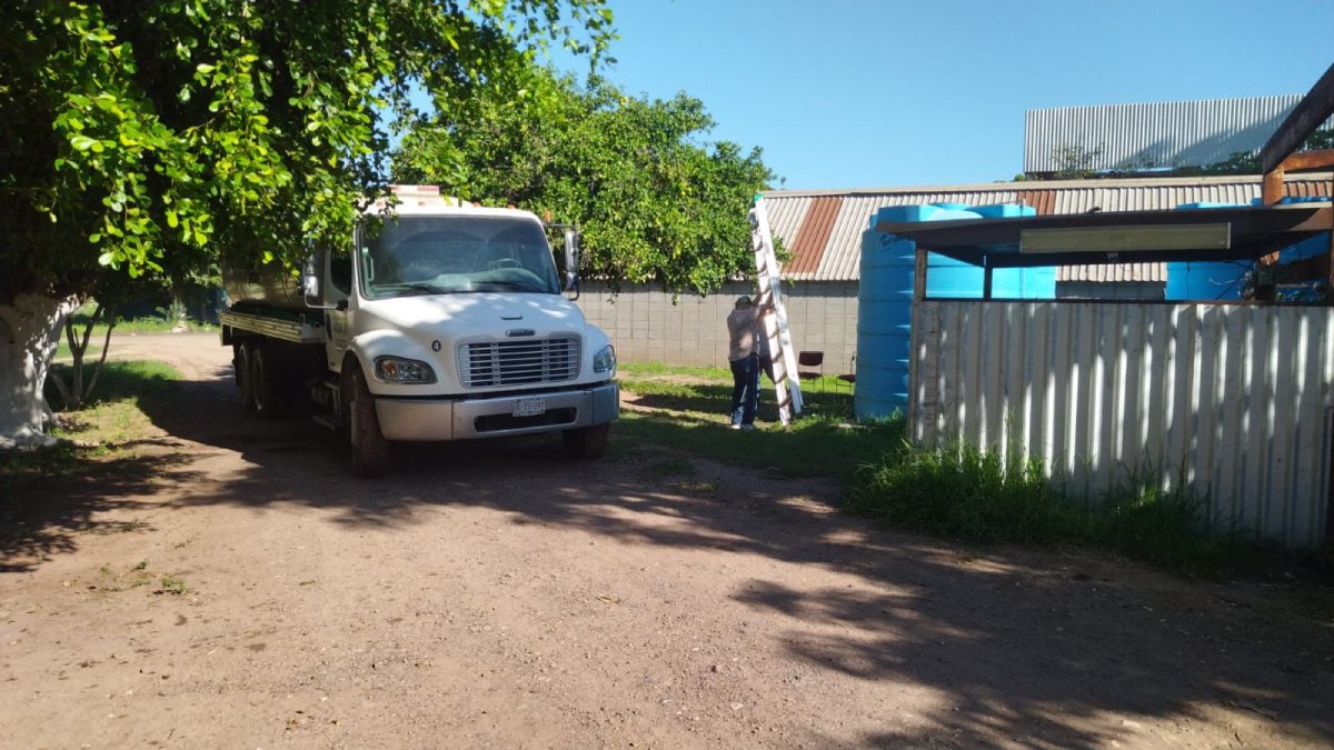 Sigue Japama sin surtir agua potable a la UAdeO, tienen que comprarla en pipas