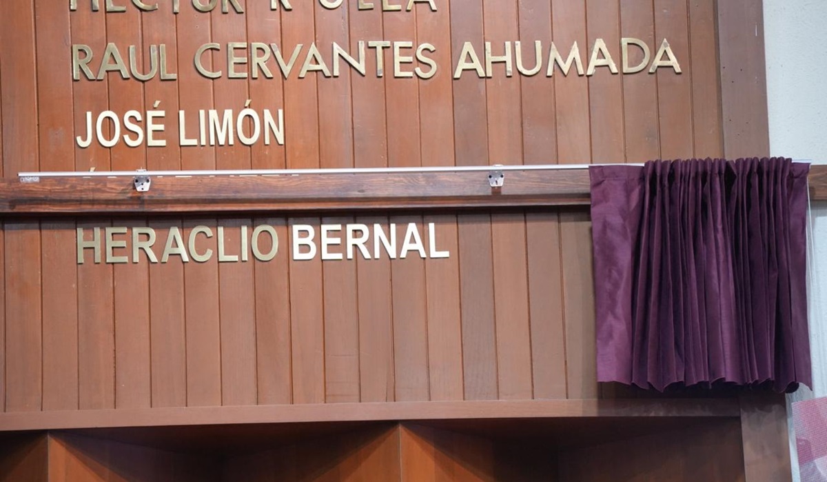 Congreso del Estado reconoce vida y obra de Heraclio Bernal; escriben su nombre en el Muro de Honor