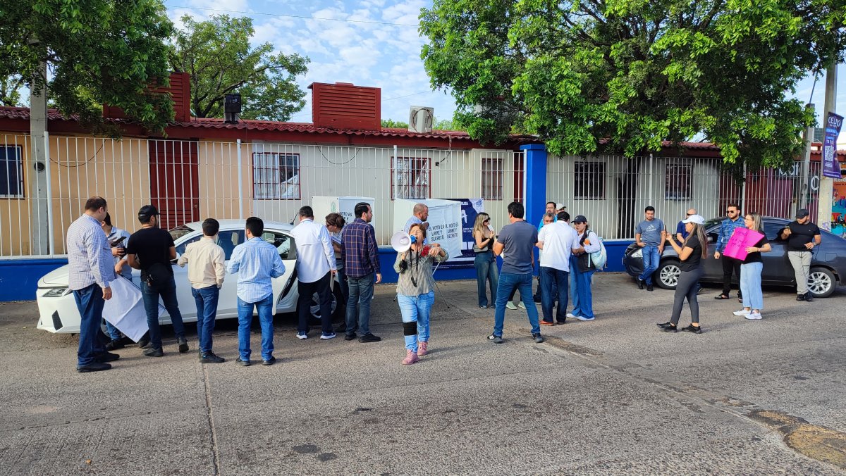 Entre gritos, insultos y confrontaciones inicia consulta sobre la Ley Orgánica de la UAS