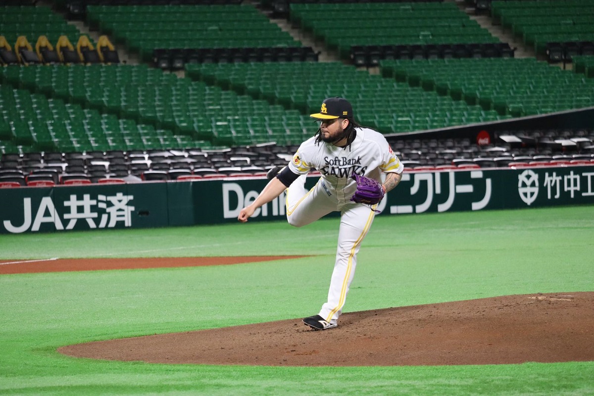 Roberto Osuna llega a 21 salvamentos con los SoftBank Hawks en Japón