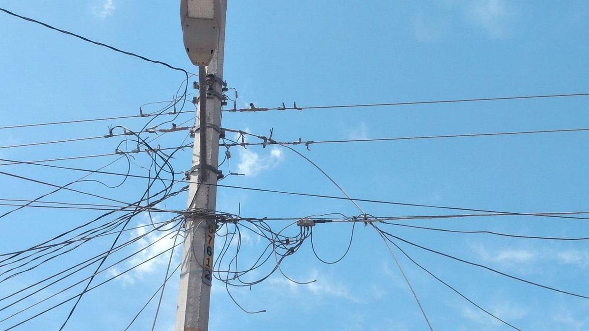“Tenemos 2 años batallando con la energía eléctrica” vecinos de San Miguel Zapotitlán se manifiestan, piden a la CFE cambiar el transformador