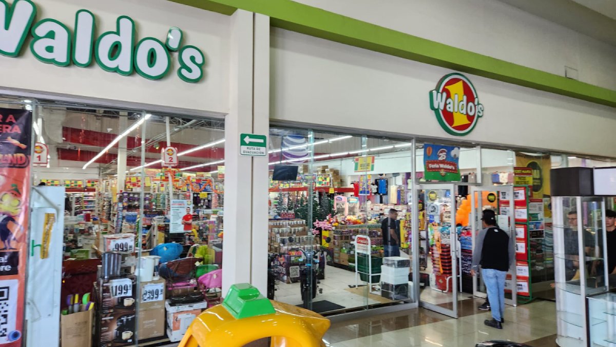 Aprovechan balaceras para saquear Waldo’s de Barrancos en Culiacán; robaron motos eléctricas y más