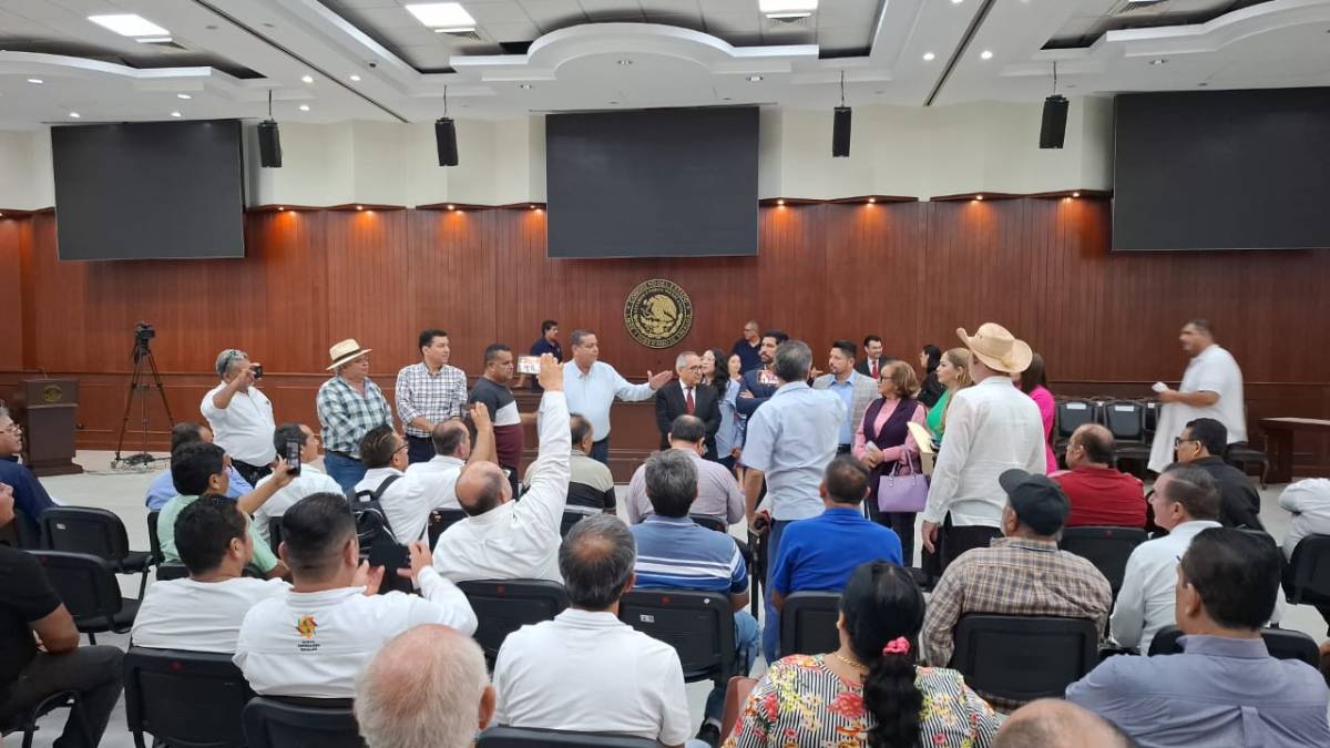 Tras reunión con transportistas, y pactar acuerdos, diputados aprueban dictamen de Ley de Movilidad