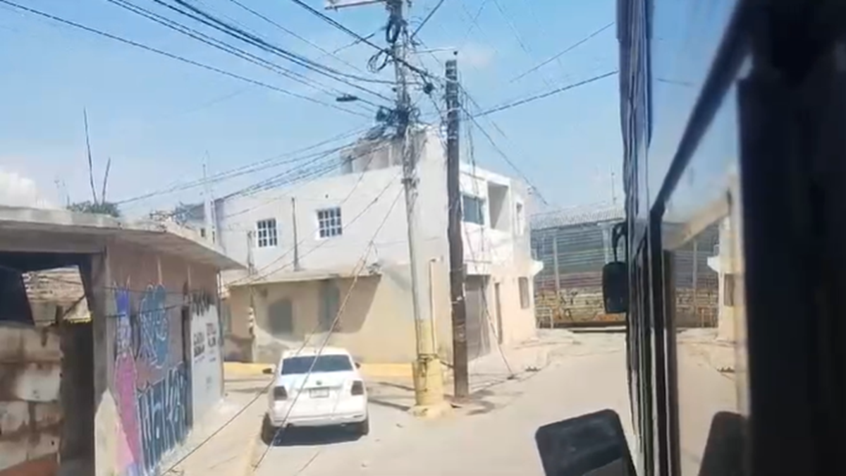 Tren carguero deja sin internet ni telefonía a dos colonias en Mazatlán