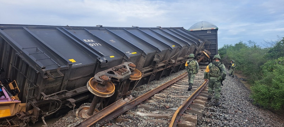 Se descarrila tren carguero en Estación Naranjo, Sinaloa; hay tres lesionados