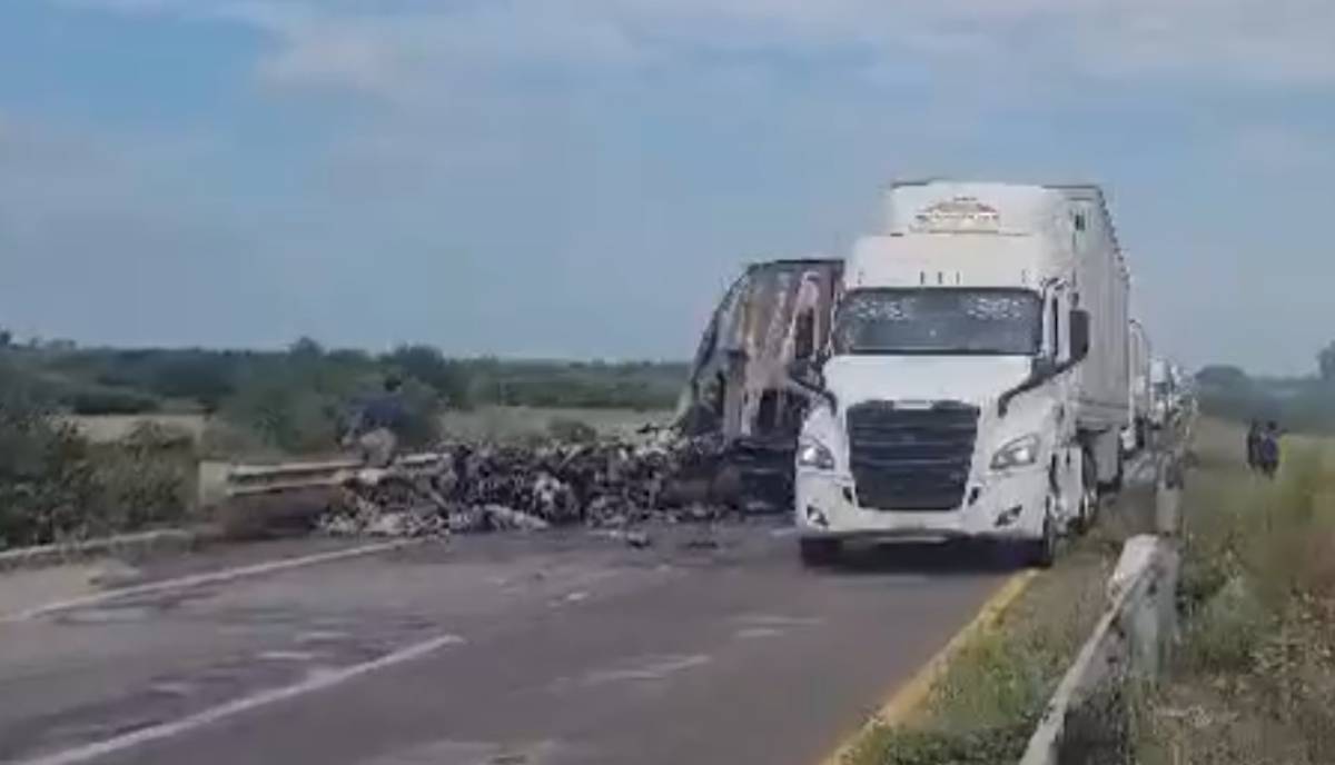 Localizan 3 cuerpos sin vida en la zona de bloqueos registrados sobre la maxipista Culiacán-Mazatlán