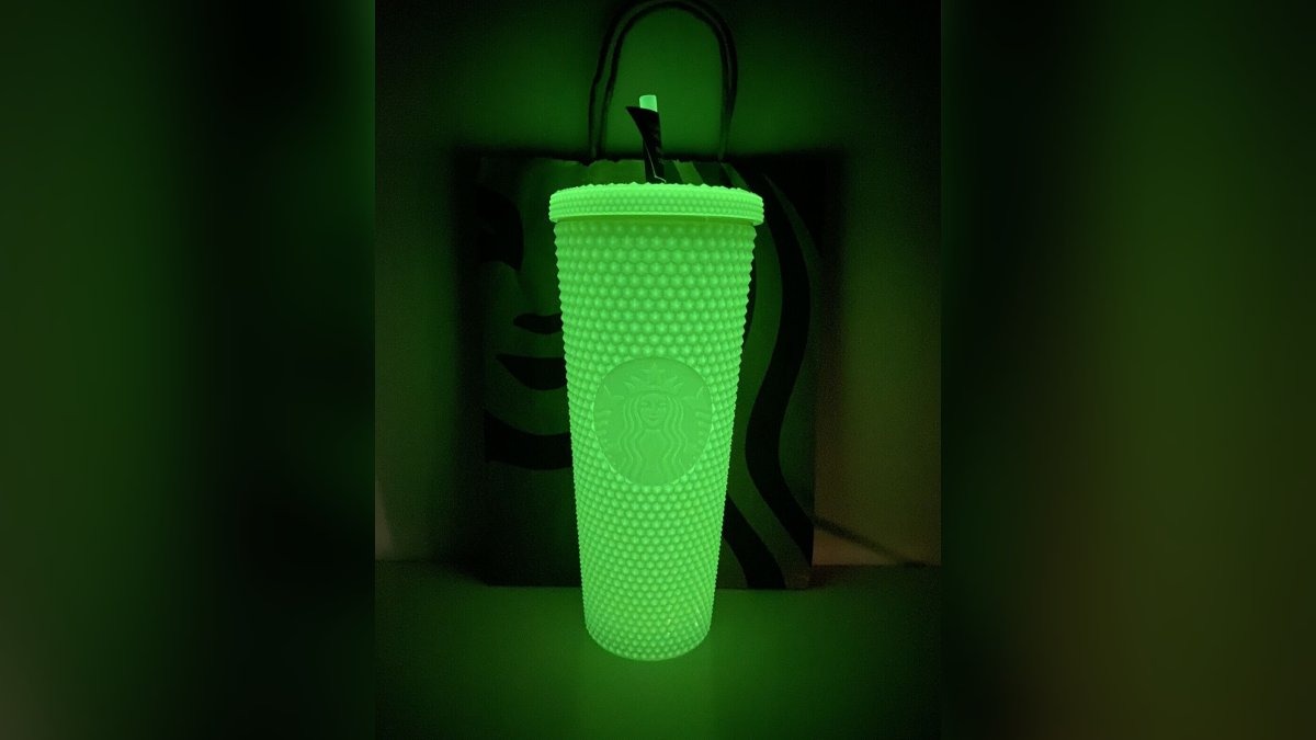¿Quieres tu Halloween? Que tal un vaso de Starbucks que brilla en la oscuridad; disponible próximamente