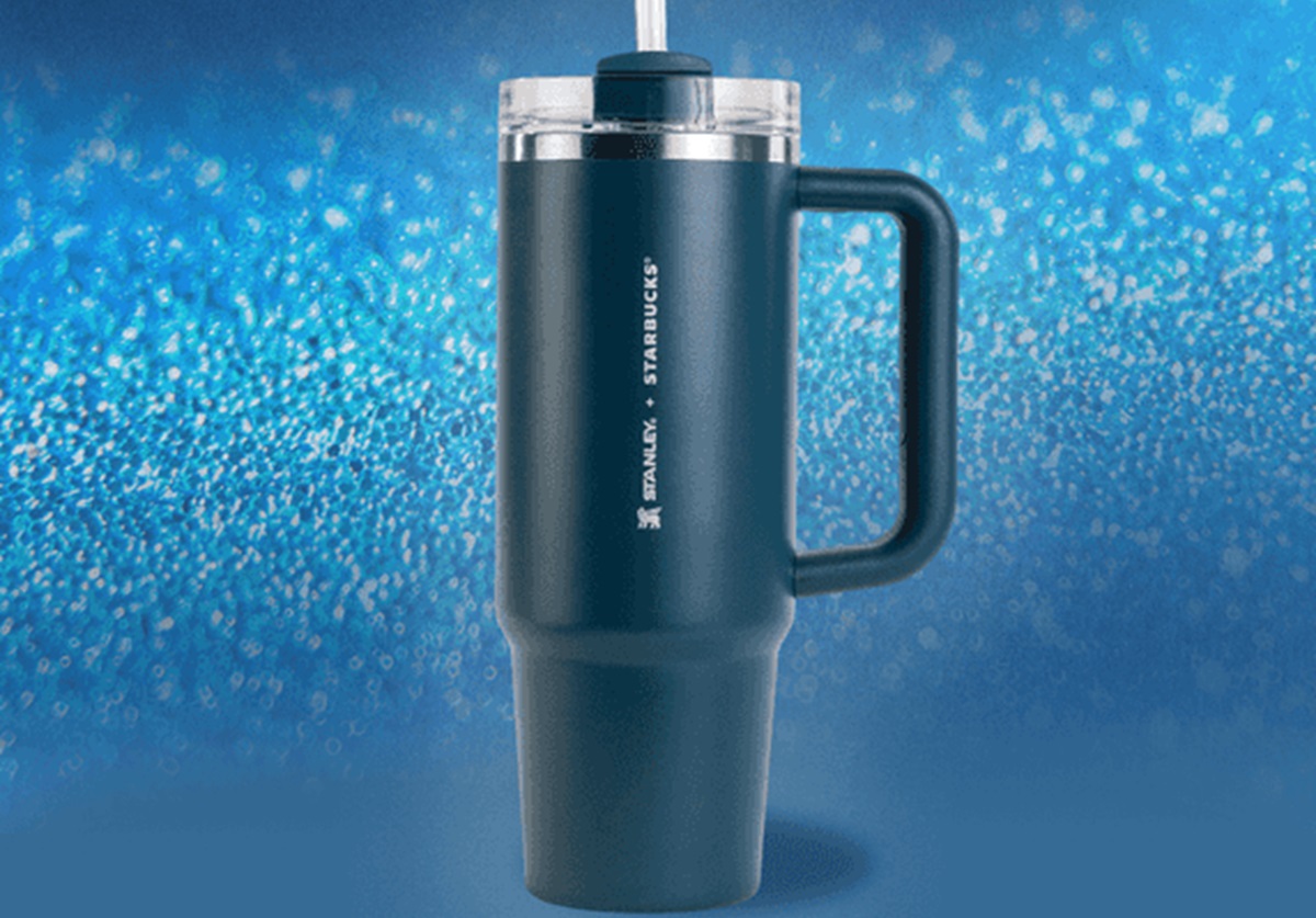 ¿Lo quieres? El vaso Stanley azul de Starbucks saldrá a la venta en pleno Día de la Independencia