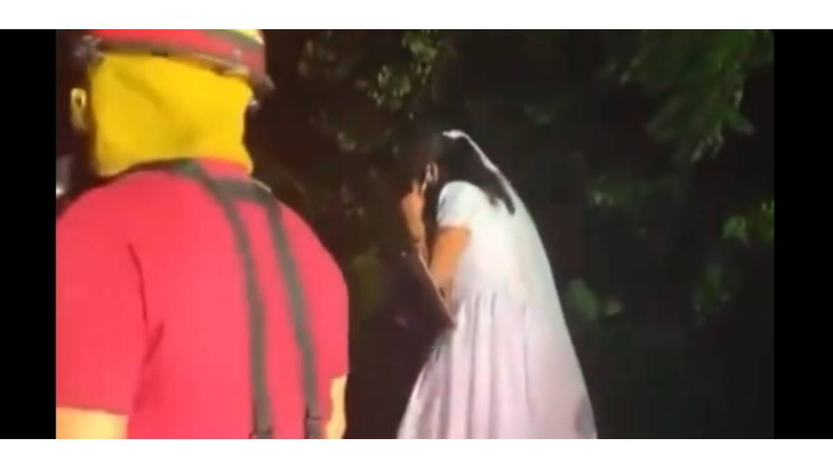 VIDEO: ¡Tremendo susto! Recién casados salvan sus vidas  tras caerle un árbol en vehículo cuando iban a la fiesta