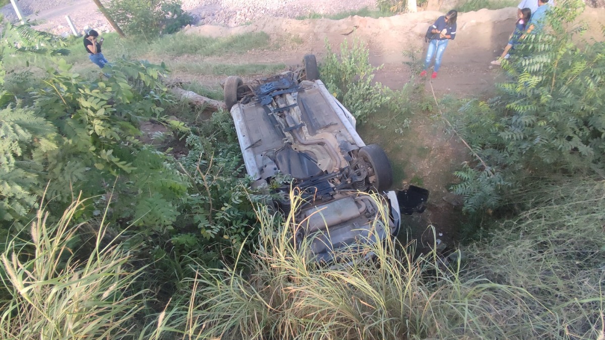 Volcadura en San Miguel Zapotitlán Ahome, cobra la vida de una persona