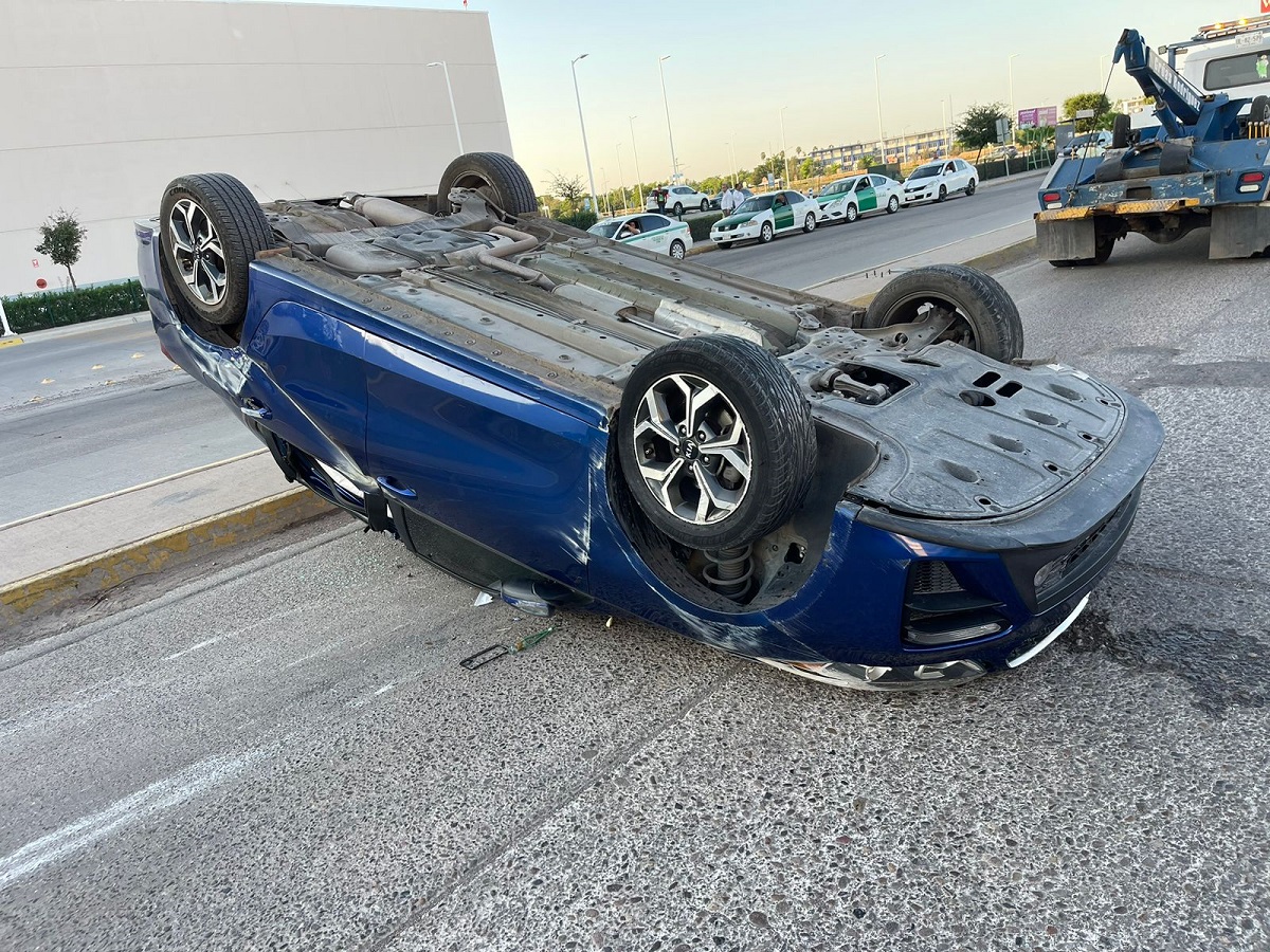 Volcadura en el sector Viñedos de Los Mochis deja dos personas lesionadas