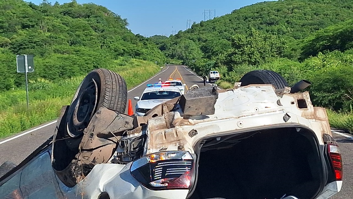 Médico del IMSS el lesionado en volcadura al norte de Culiacán