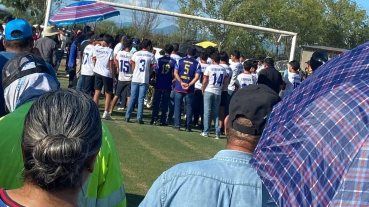 ¡Vuela alto hermano! Dan último adiós a Ross, futbolista que perdió la vida en accidente en El Carrizo