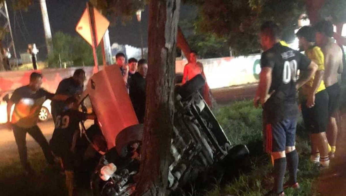Por manejar en presunto estado etílico, culichi vuelca en Mazatlán