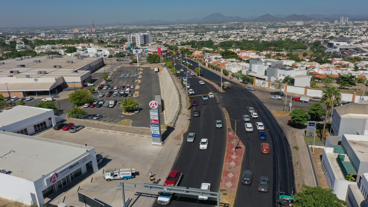 Ayuntamiento realiza labores de reencarpetado en la avenida Álvaro Obregón y avanza con bacheo en diversos sectores