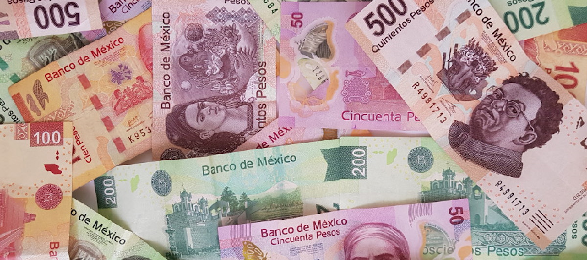 ¿Qué hacer si el cajero del banco te da un billete falso? Esto dice Banxico