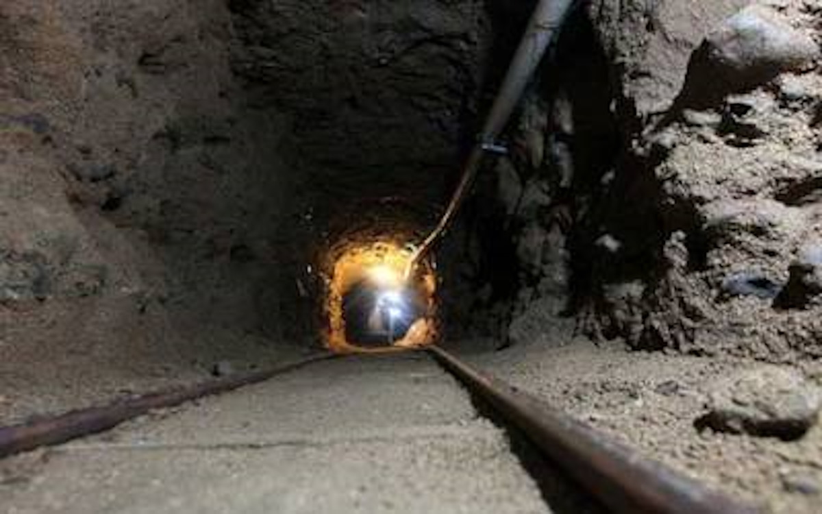 Descubren narcotúnel en Xochimilco y detienen a tres personas