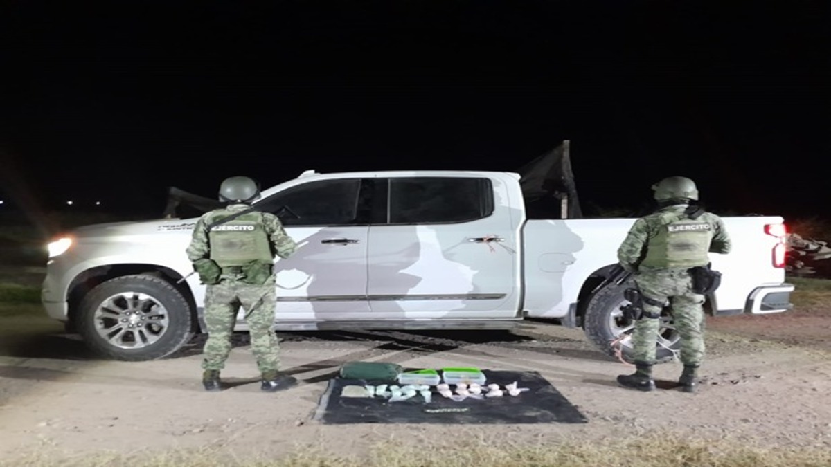 La SEDENA asegura camioneta blindada y droga en Navolato